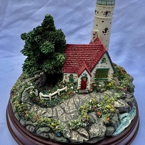 Thomas Kinkade "Beacon of Hope" table top light house